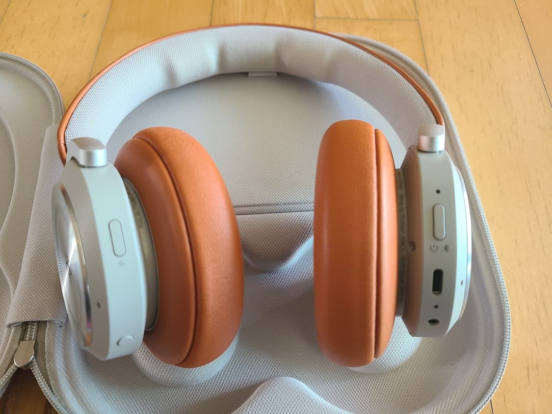 뱅앤올룹슨 Beoplay HX 팀버 무선 헤드폰 상품이미지3