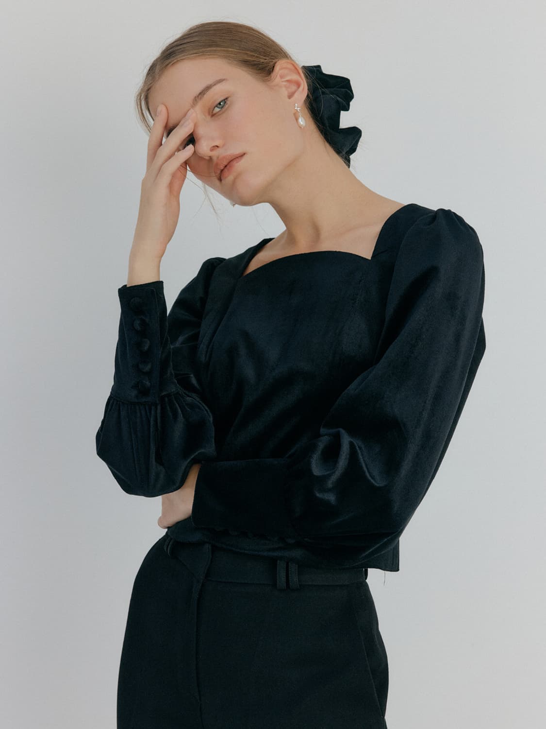 Clair de sage 세이지 하프 문 벨루어 블라우스 상품이미지1