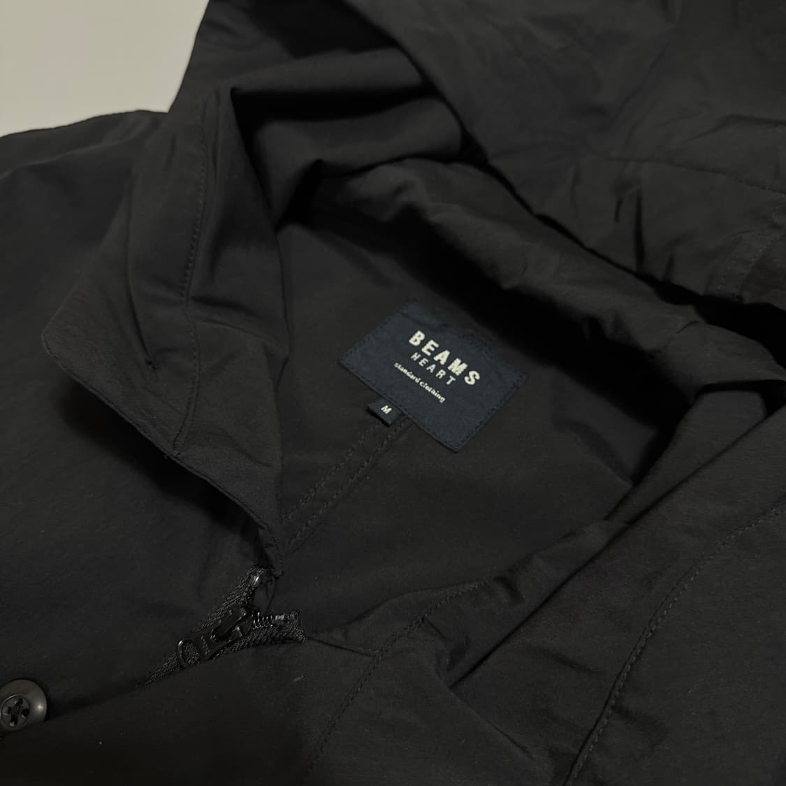 빔즈(BEAMS HEART) 블랙 나일론 폴리우레탄 혼방 후드 모즈 코트 상품이미지3