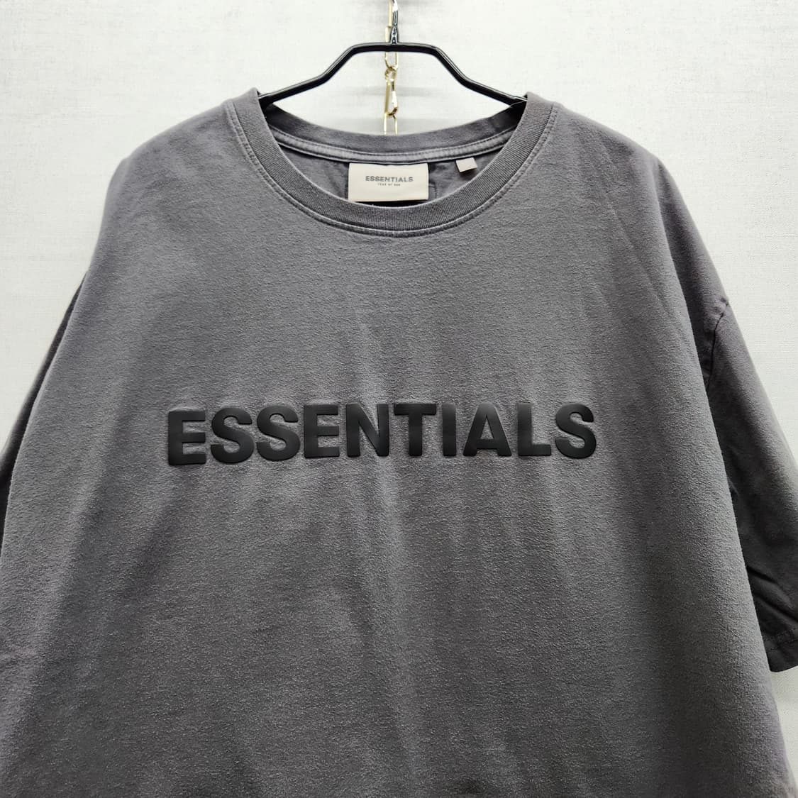 피어오브갓 에센셜 3D 실리콘 로고 반팔티 XL(XL) 상품이미지2