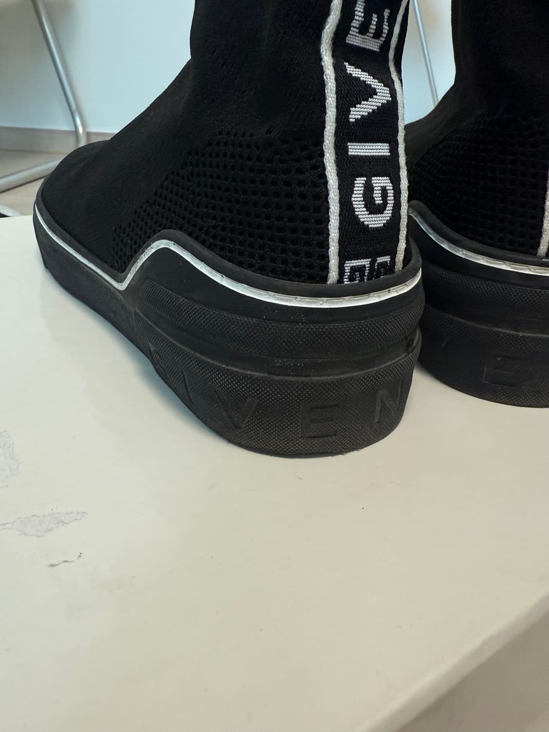 지방시 백로고 삭스스니커즈 39사이즈 상품이미지3