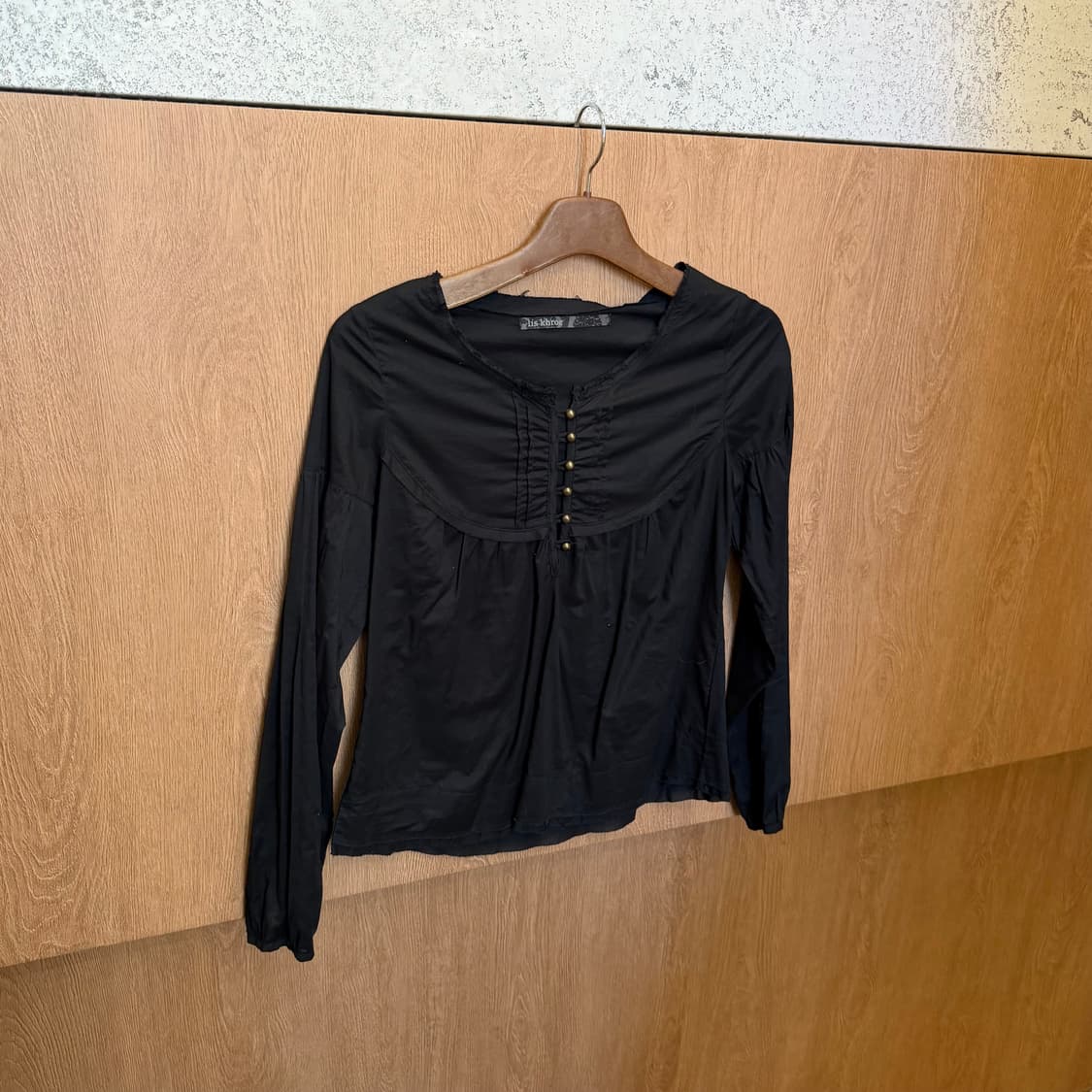 빈티지 롱슬리브 블라우스 하프 버튼업 디테일 블랙 k2 상품이미지1