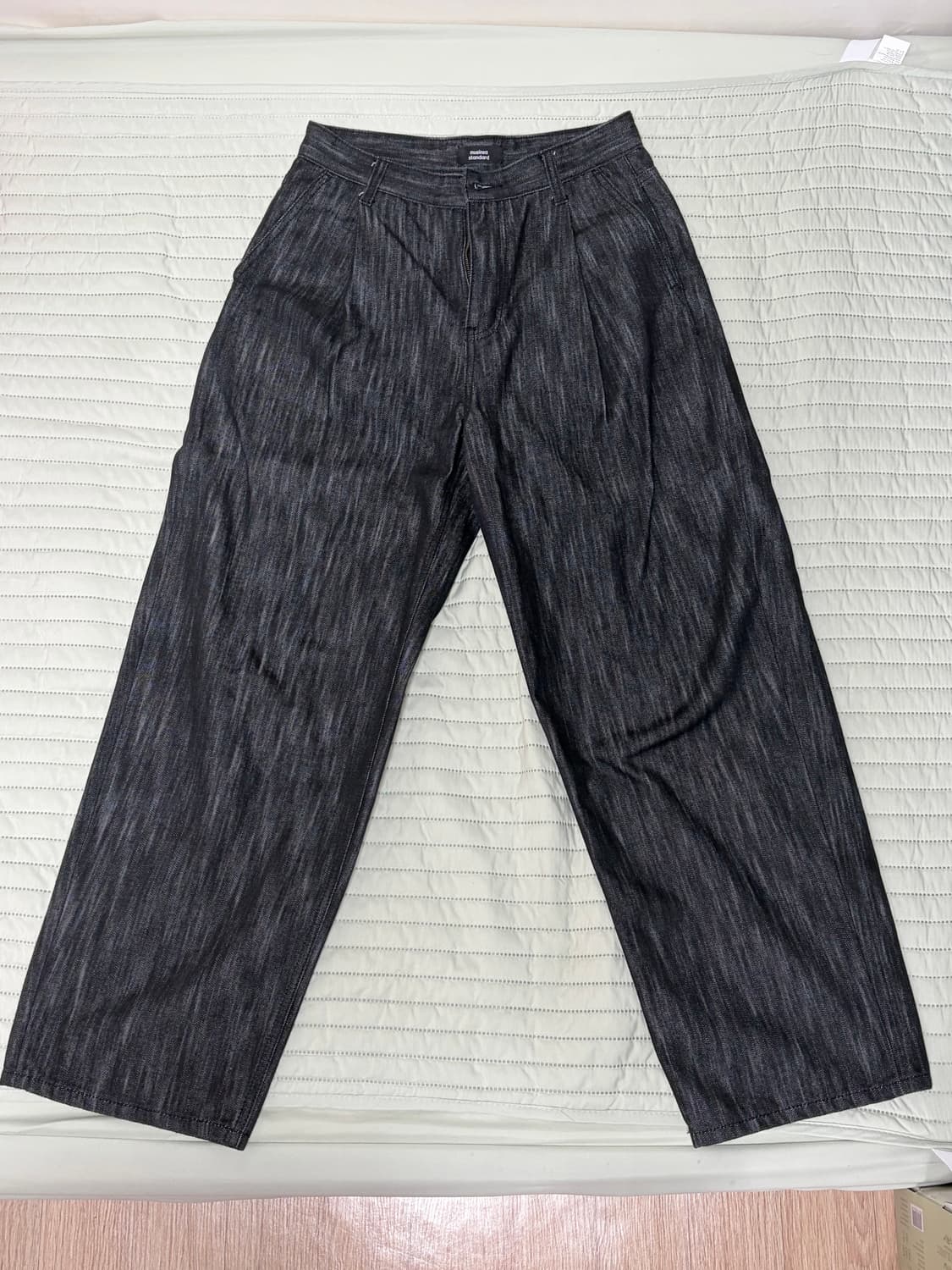 무신사 스탠다드 버티컬 슬러브 세미 벌룬 데님 팬츠 [블랙] 상품이미지1