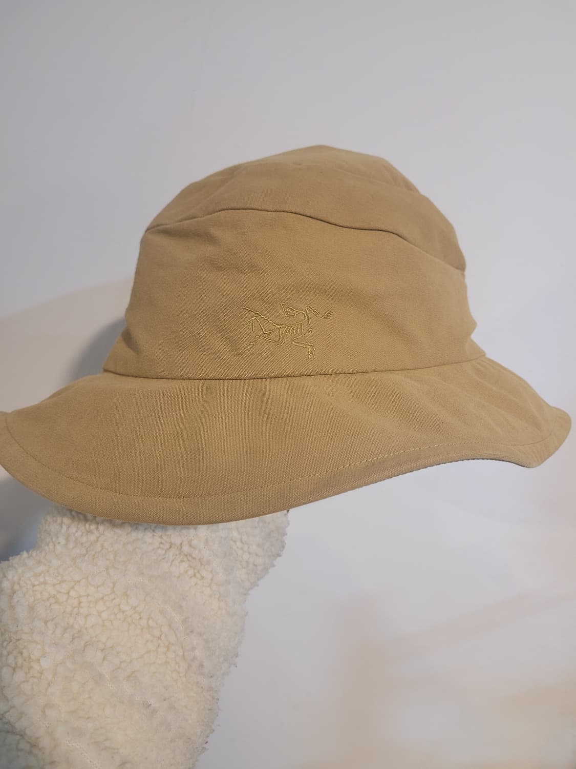 아크테릭스 버킷햇 베이지 상품이미지1