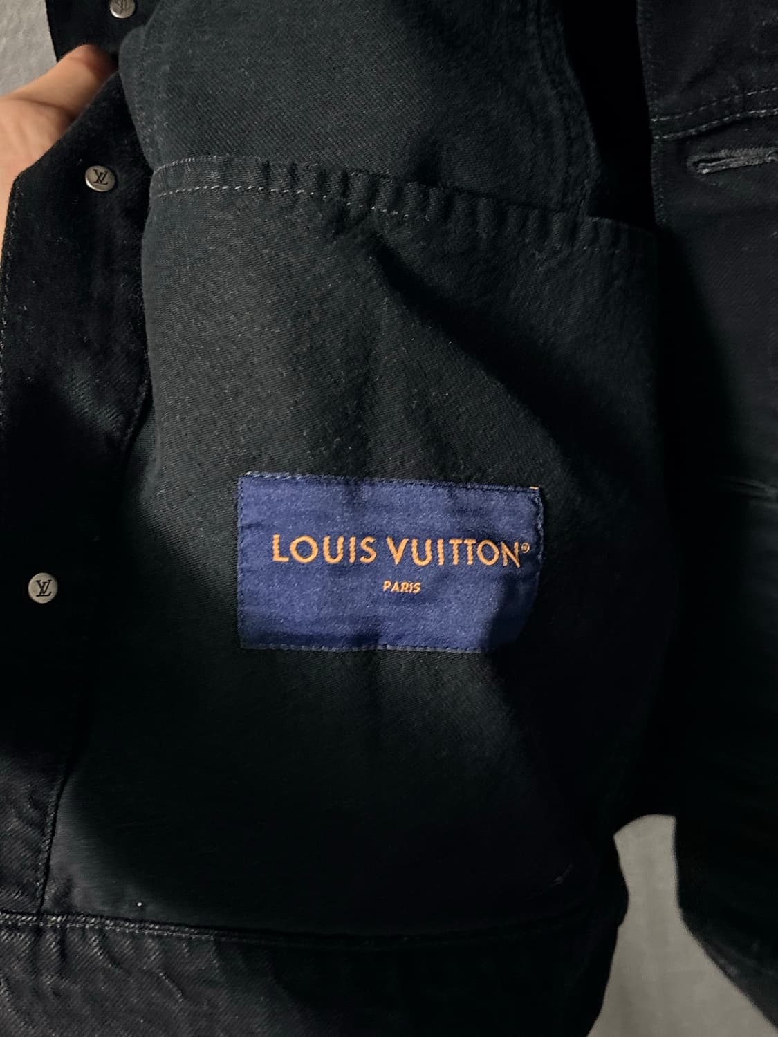26년 신형 루이비통 모노그램 데님 트러커 디스트로이 자켓 54 상품이미지7