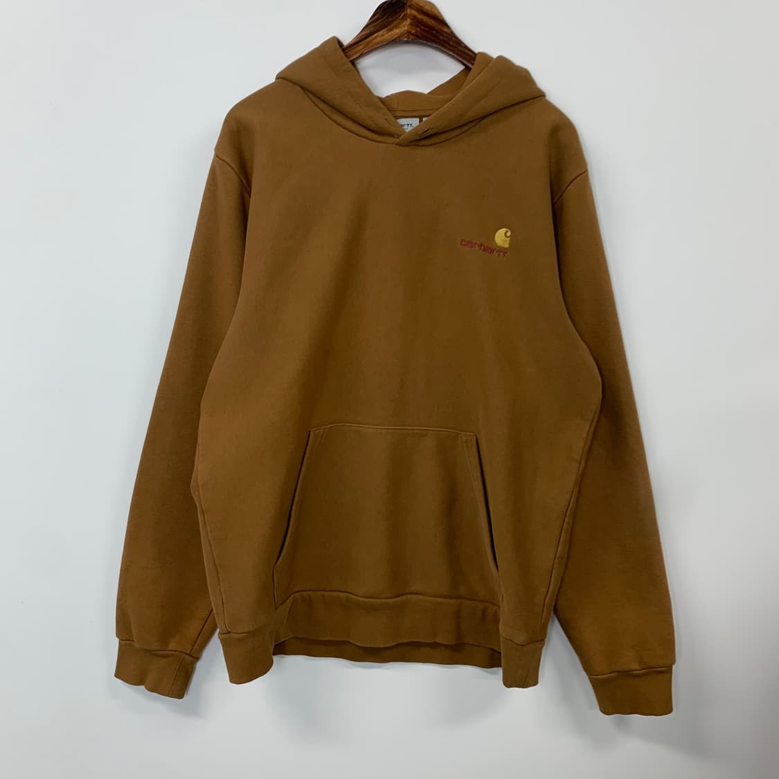 칼하트 자수로고 브라운 후드티 상품이미지2