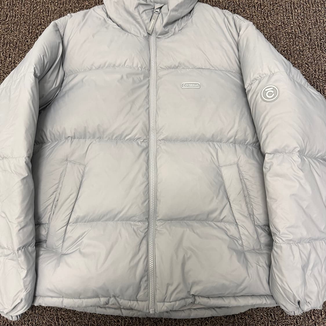 커버낫 C로고 푸퍼 덕다운 패딩 라이트그레이 95(M) 상품이미지4