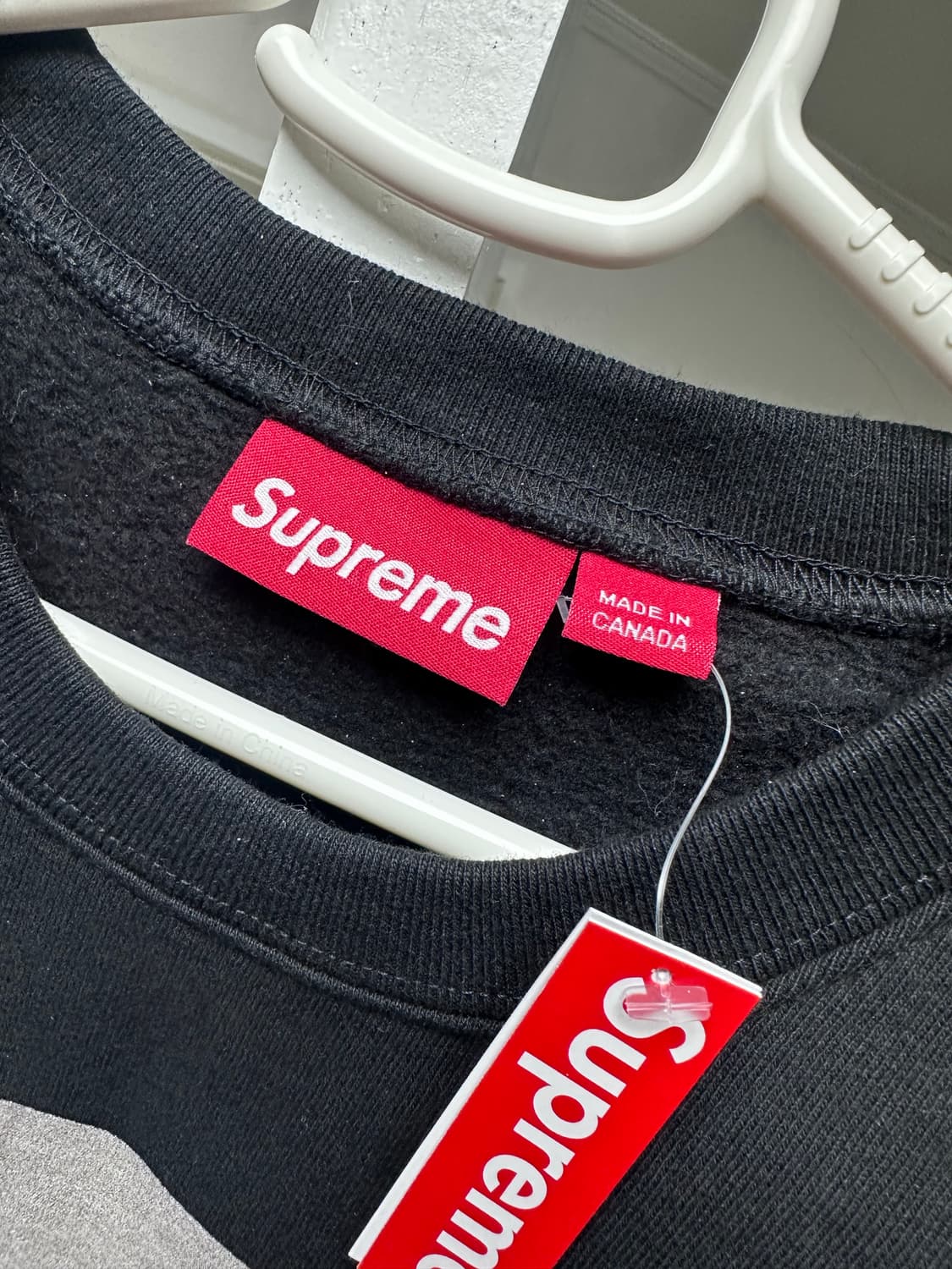 슈프림 x 트레셔 크루넥 블랙 -24F 상품이미지3