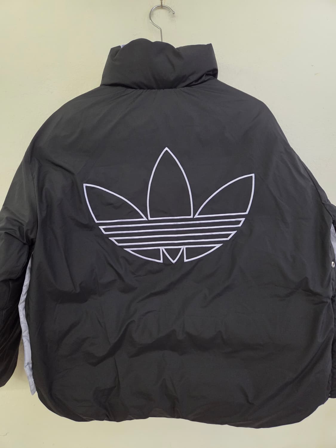 아디다스 리버시블 패딩 L 사이즈입니다 상품이미지10