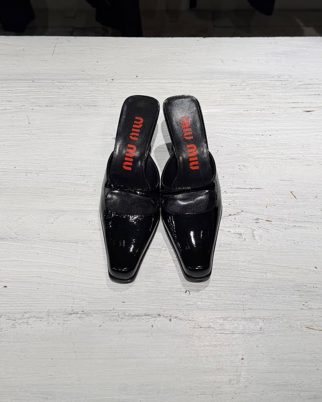 미우미우 블랙 리본 페이턴트 레더 샌들 뮬 상품이미지2