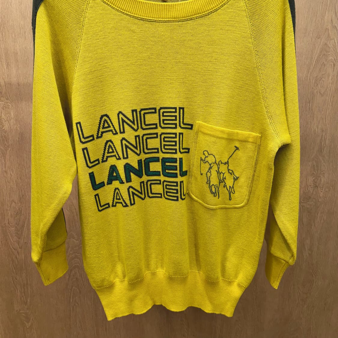 란셀 라운드넥 코튼 니트 배색 래글런 로고 레터링 디테일 옐로우 상품이미지5