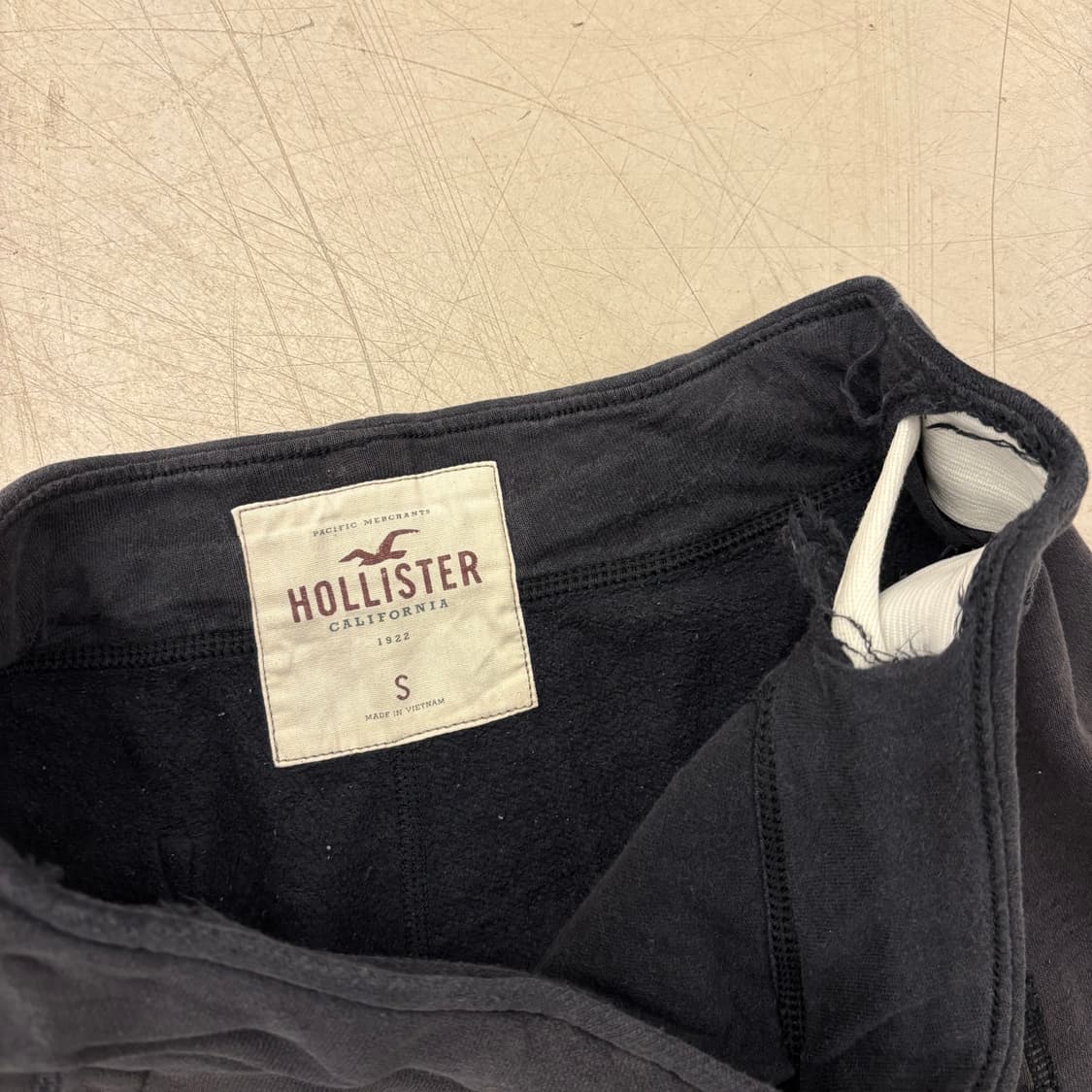 홀리스터 빅로고 하프 스웻 팬츠 상품이미지3