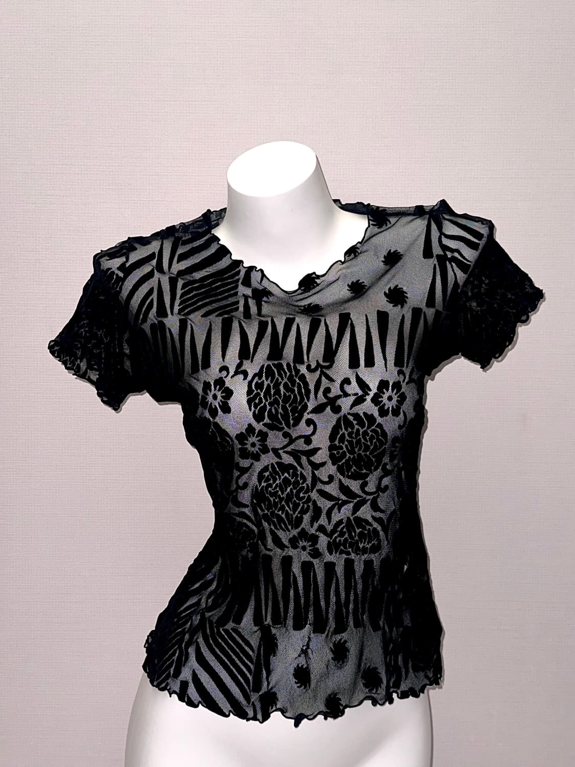 빈티지 오리엔탈 로즈 메쉬 패턴 탑 상품이미지1