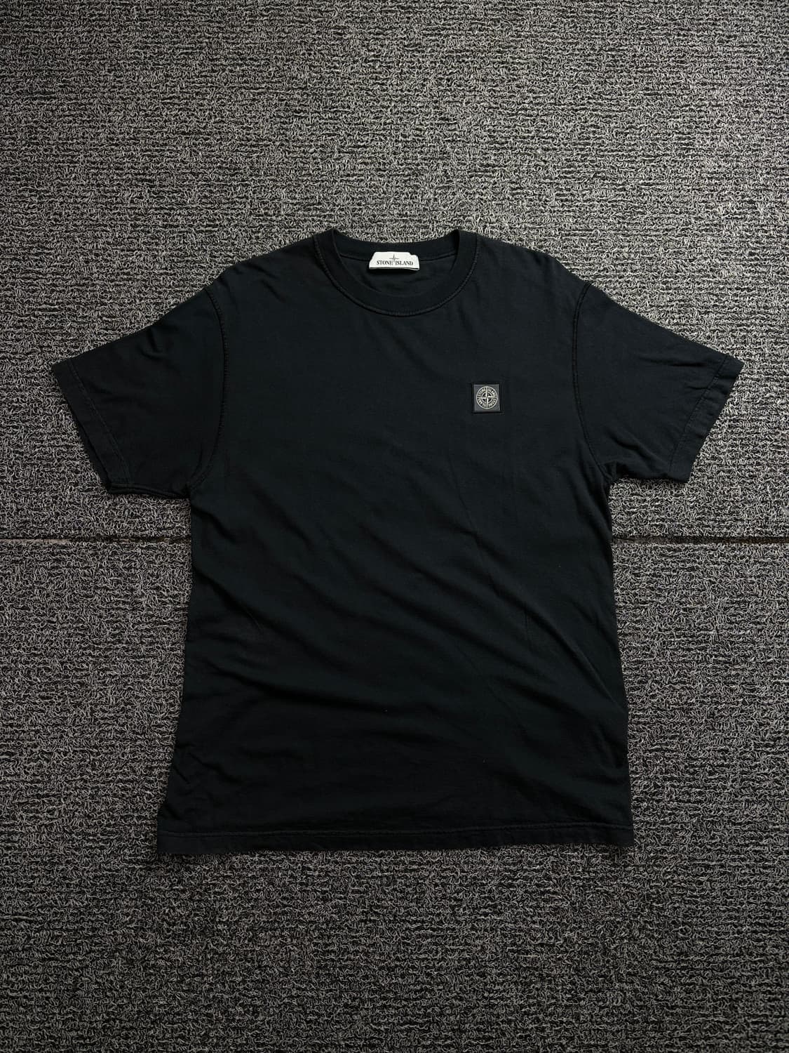 스톤아일랜드 패치로고 블랙 미니멀 티셔츠 1895 상품이미지2