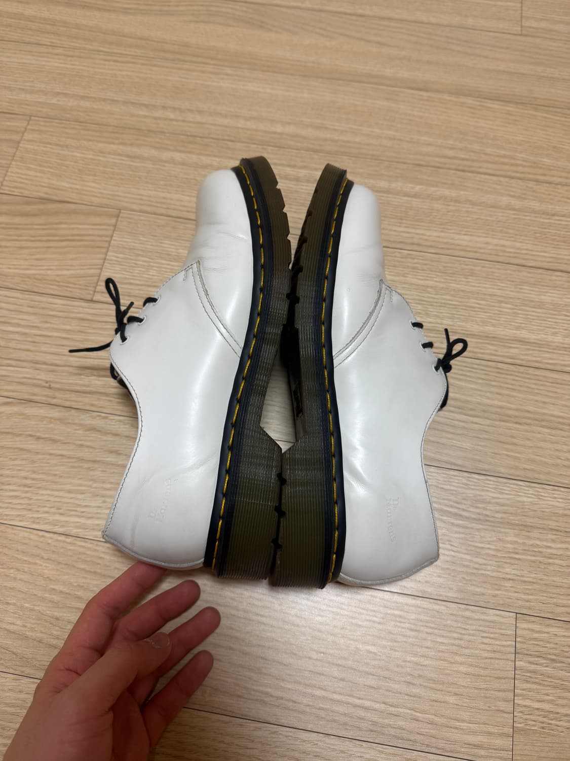 uk8,270) 129,000원 닥터마틴 1461 스무스 화이트 3홀  상품이미지7