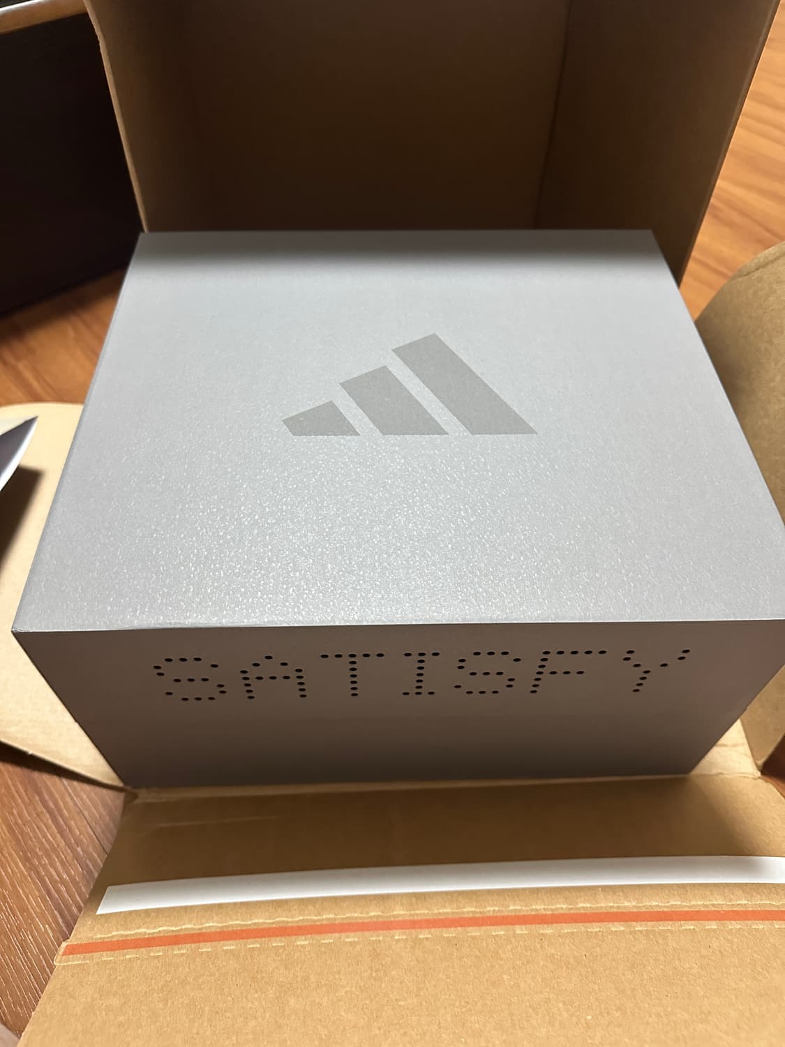 아디다스 x 새티스파이 아이오스 프로4 255 상품이미지2