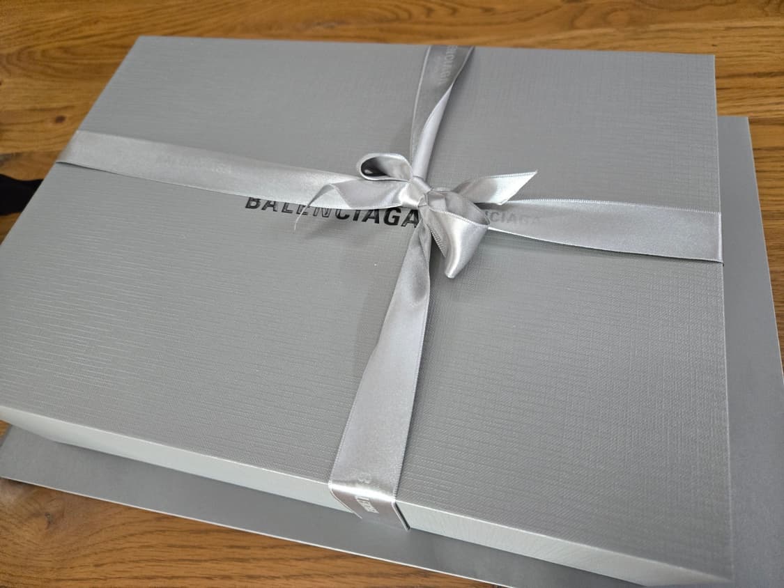 발렌시아가 익스플로러 스몰 파우치 로고 스트랩 블랙 상품이미지3