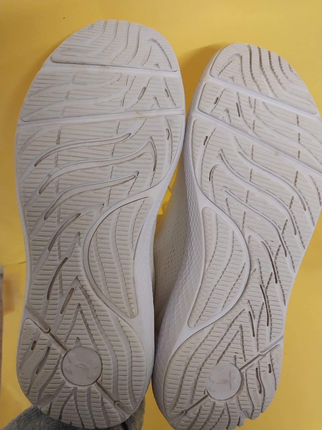 남성 언더아머 차지드 화이트 운동화 (260) 상품이미지8