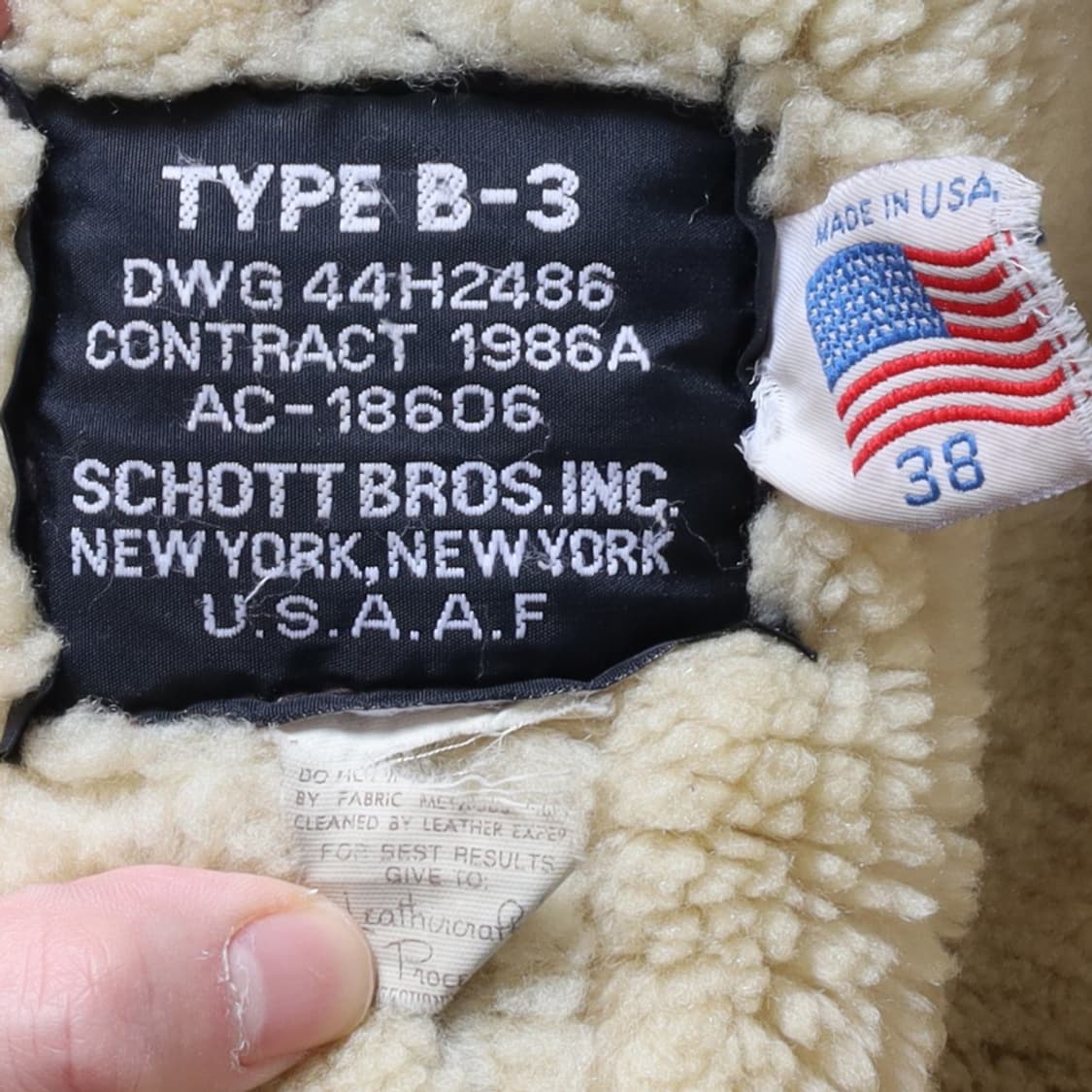 쇼트 Schott Type B-3 Mouton Jacket

 상품이미지8