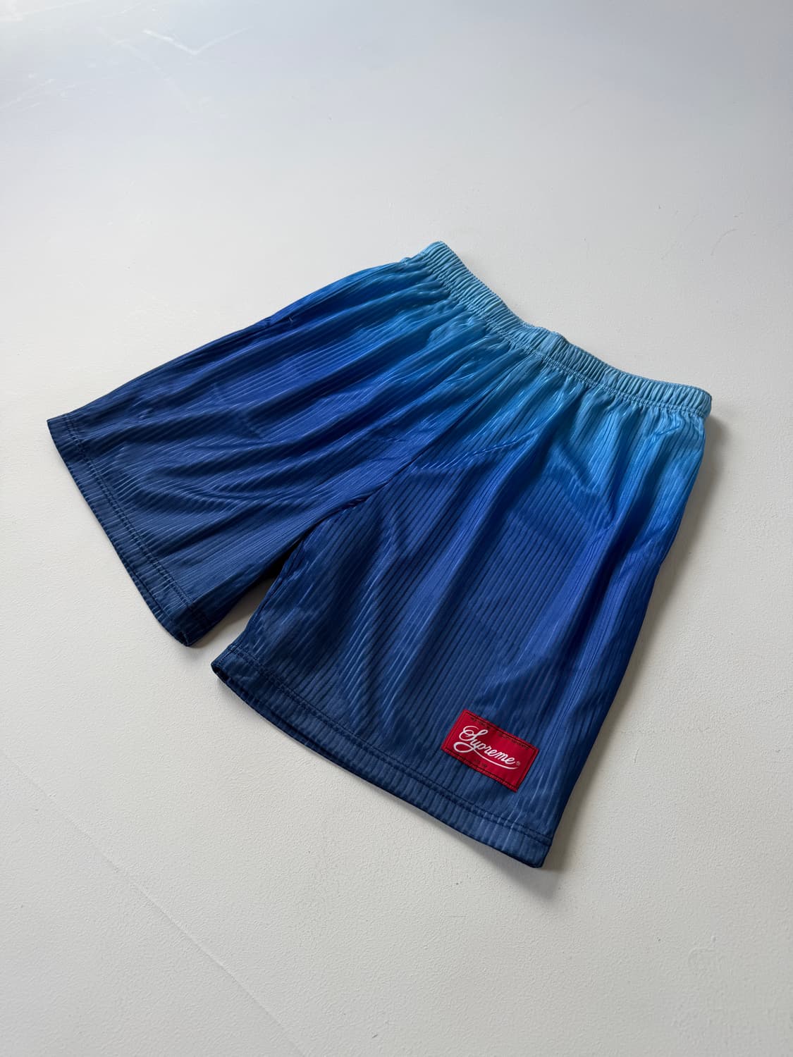 Supreme Gradient Mesh Short 상품이미지2