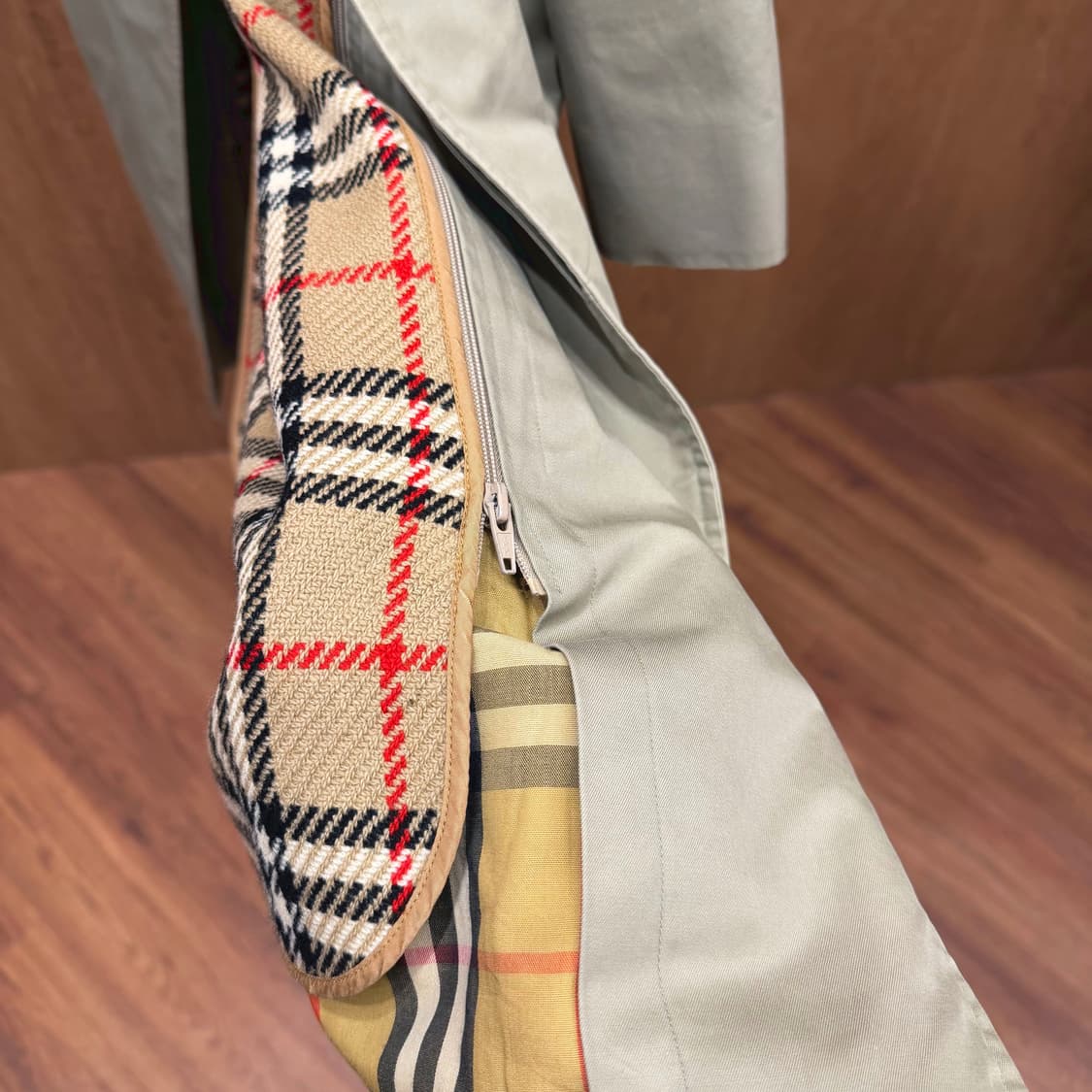 버버리 싱글 트렌치 코트 래글런 슬리브 디테일 카키 베이지 상품이미지6