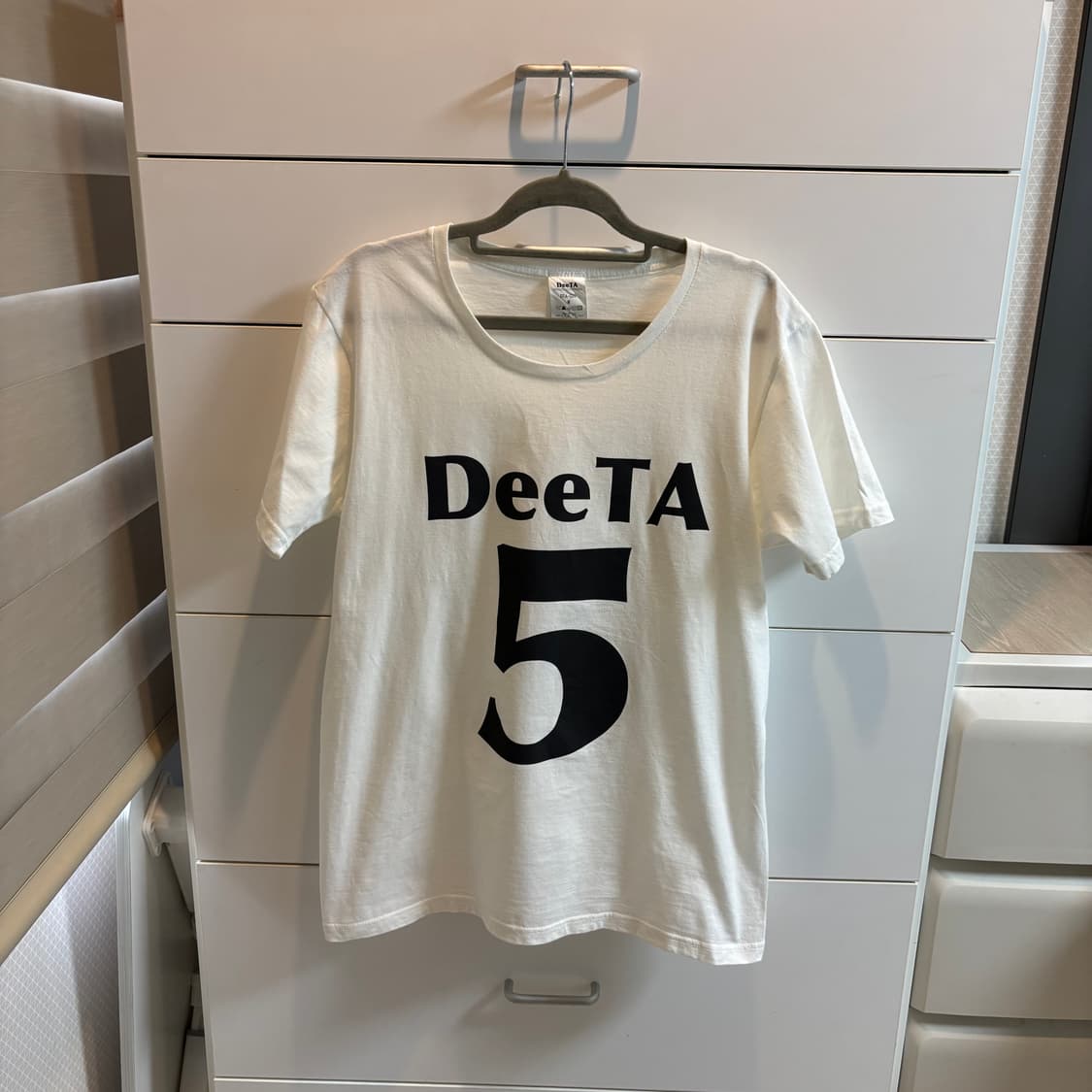 DeeTa 로고 반팔 티셔츠 화이트 새제품 상품이미지1