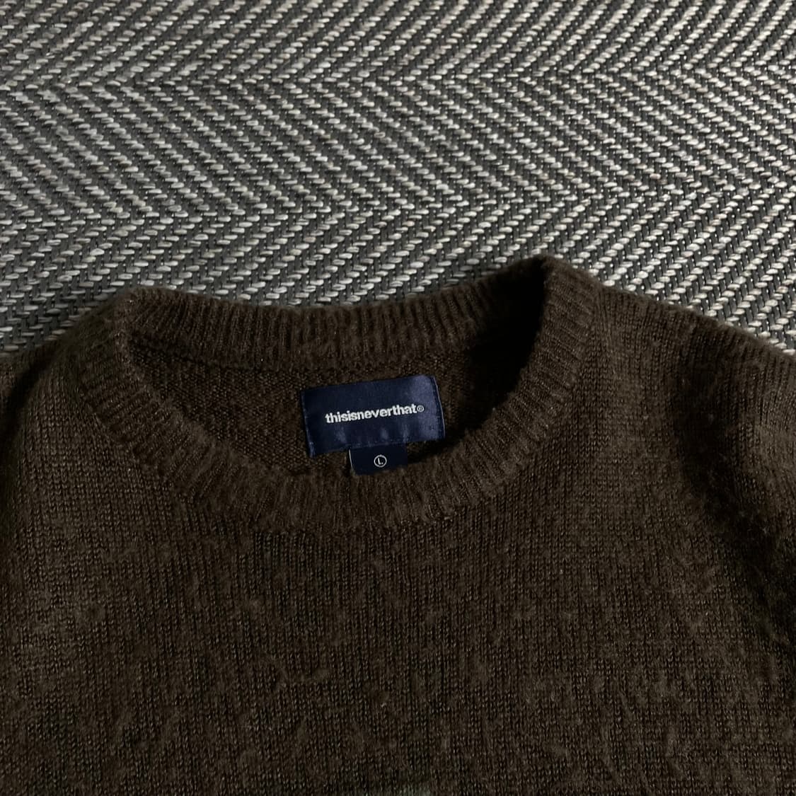 디스이즈네버댓 T.N.S 하트 로고 스웨터 브라운y 3715 상품이미지6
