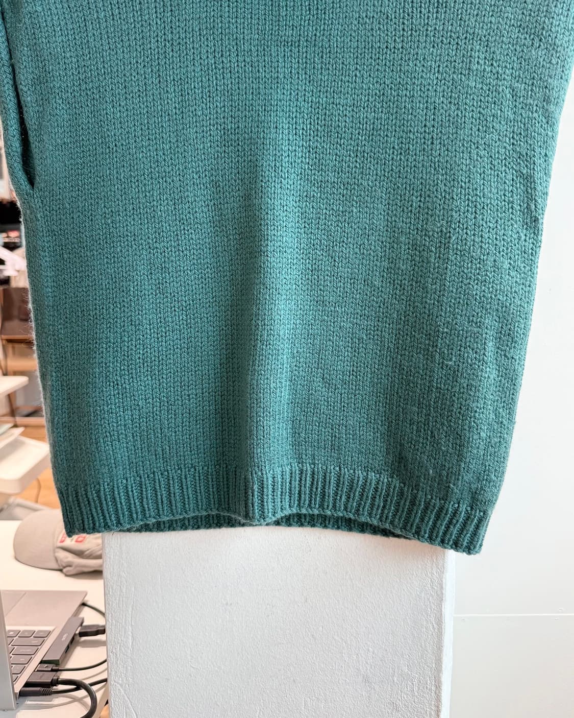 드리스 반 노튼 그린블루 메리노 울 백 지퍼 니트 베스트 상품이미지6