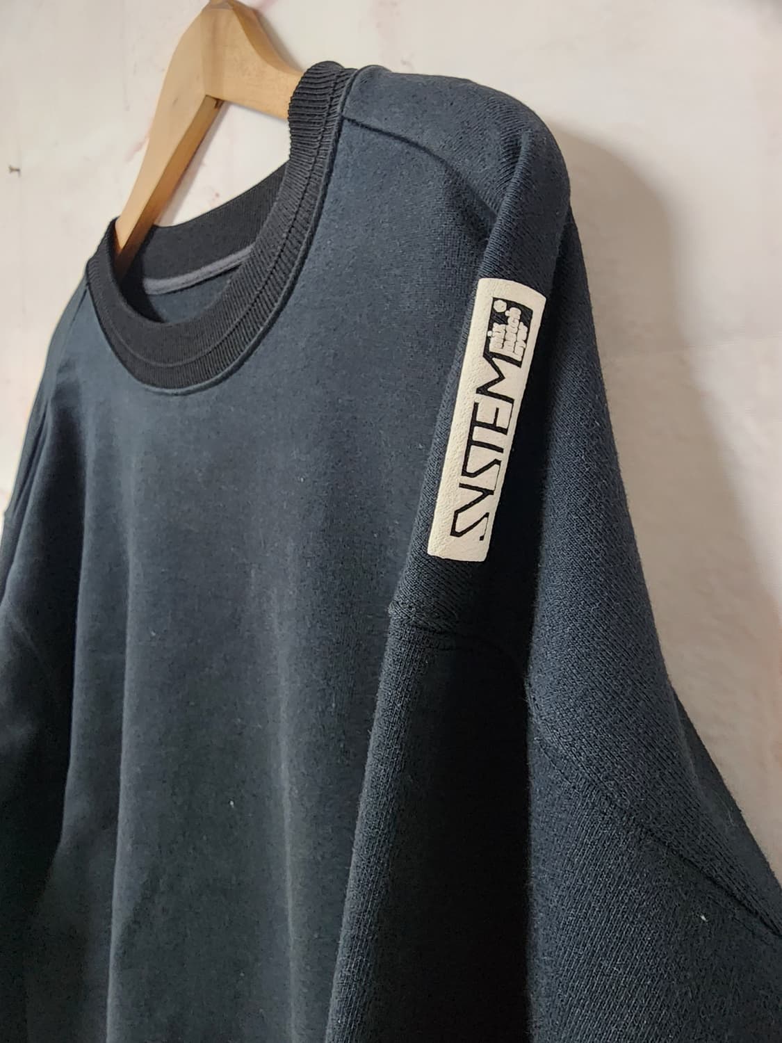 시스템옴므 블랙 맨투맨 티셔츠 상품이미지4