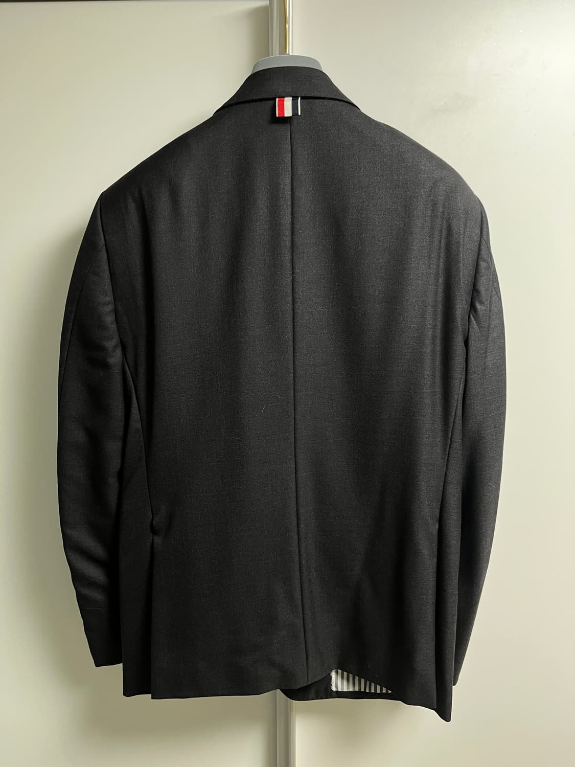 톰브라운 수트 차콜 상품이미지2