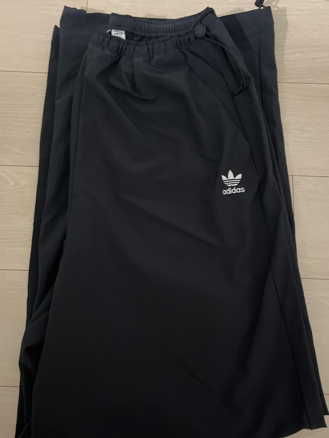 아디다스 오버사이즈 팬츠 IY9497 상품이미지2