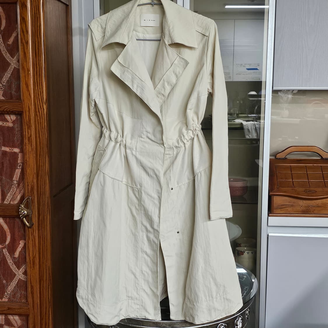 [미샤] 허리스트링 오버핏 사파리 코트 (고급스러운 크림) 상품이미지1
