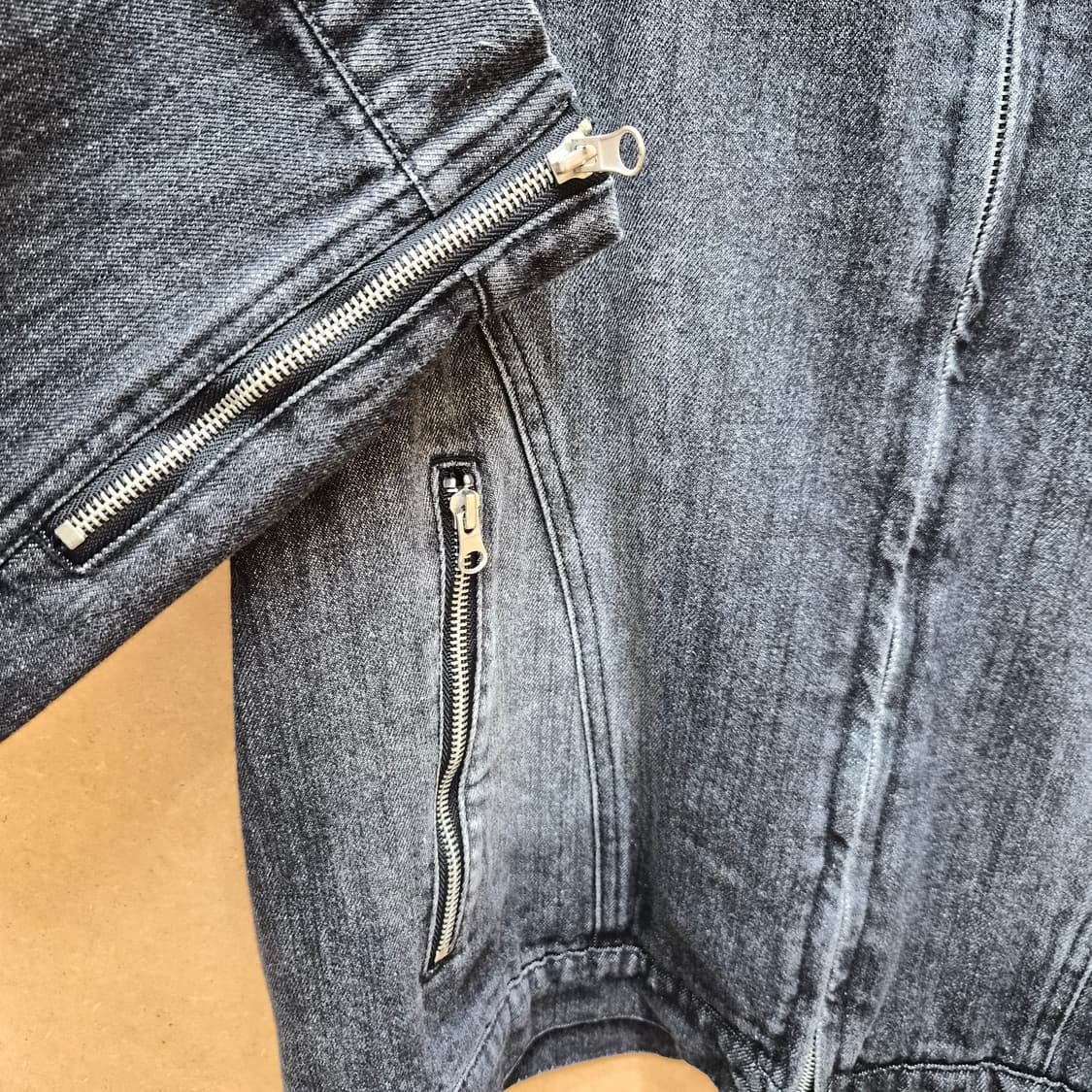 후드후드 엠보싱 데님 바이커 자켓 블랙 상품이미지6