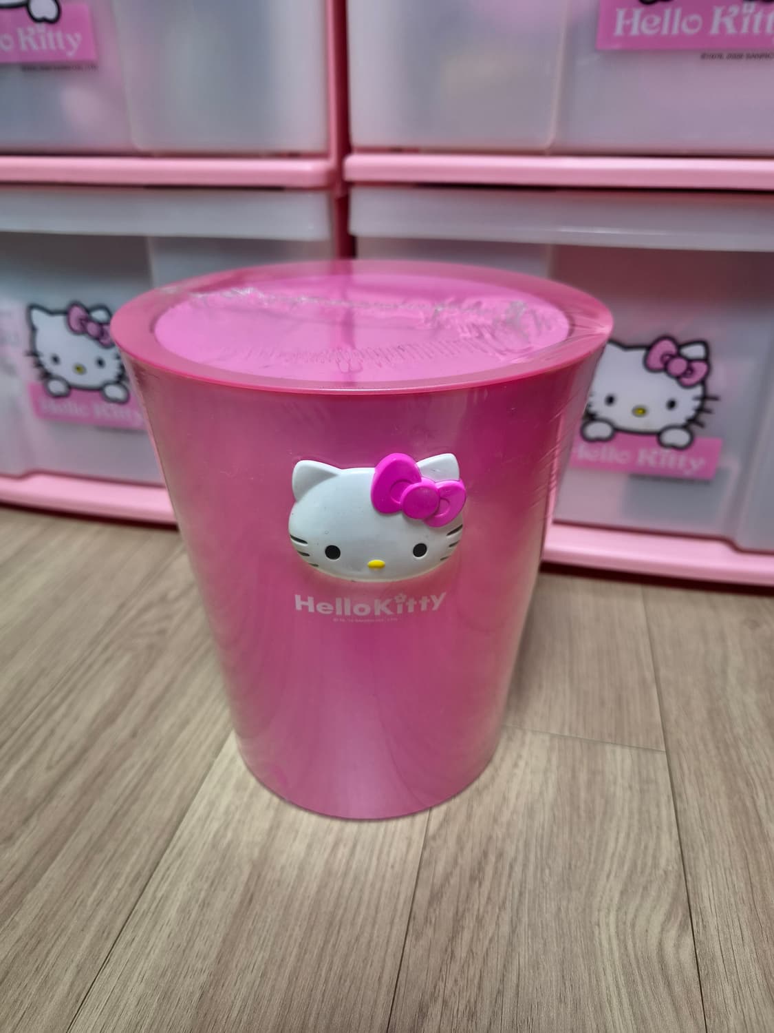 헬로키티 입체 얼굴 보관함 휴지통 상품이미지1