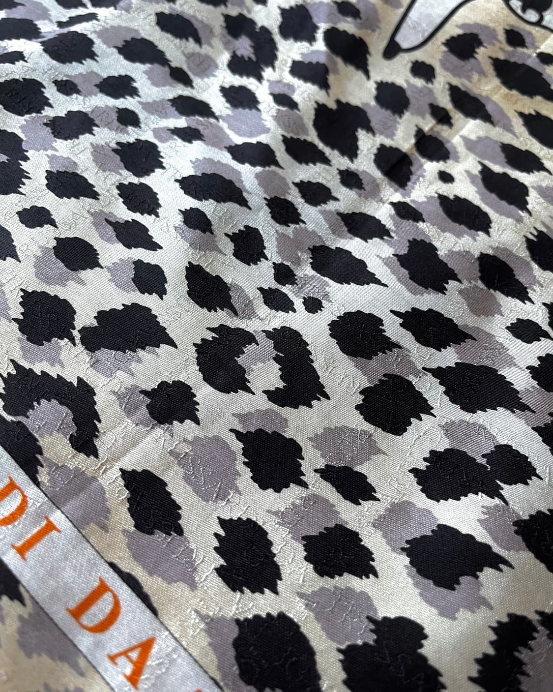 1980-90s TRUSSARDI Italian Old Scarf 상품이미지8