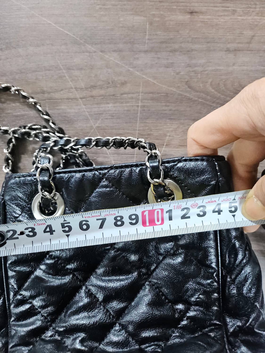 마뗑킴 스터드 미니 퀼팅 버킷백  블랙 숄더 크로스백 상품이미지10