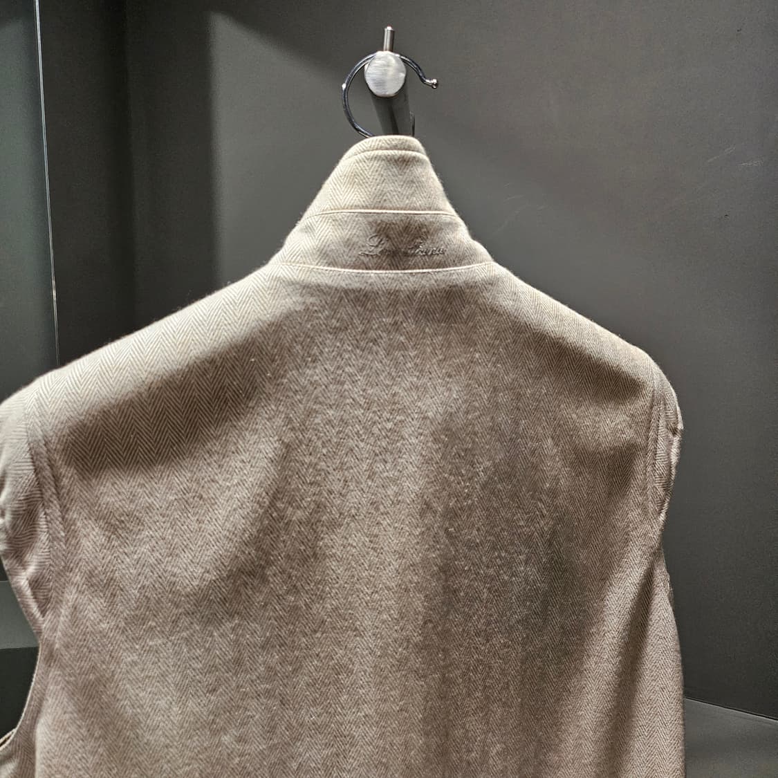 로로피아나 캐시미어 헤링본 집업 베스트 상품이미지4