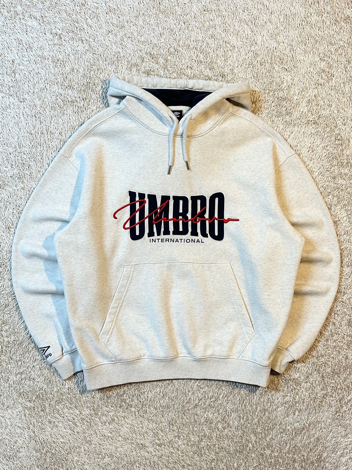 엄브로 UMBRO 기모 레터링 후드티 아이보리 상품이미지1