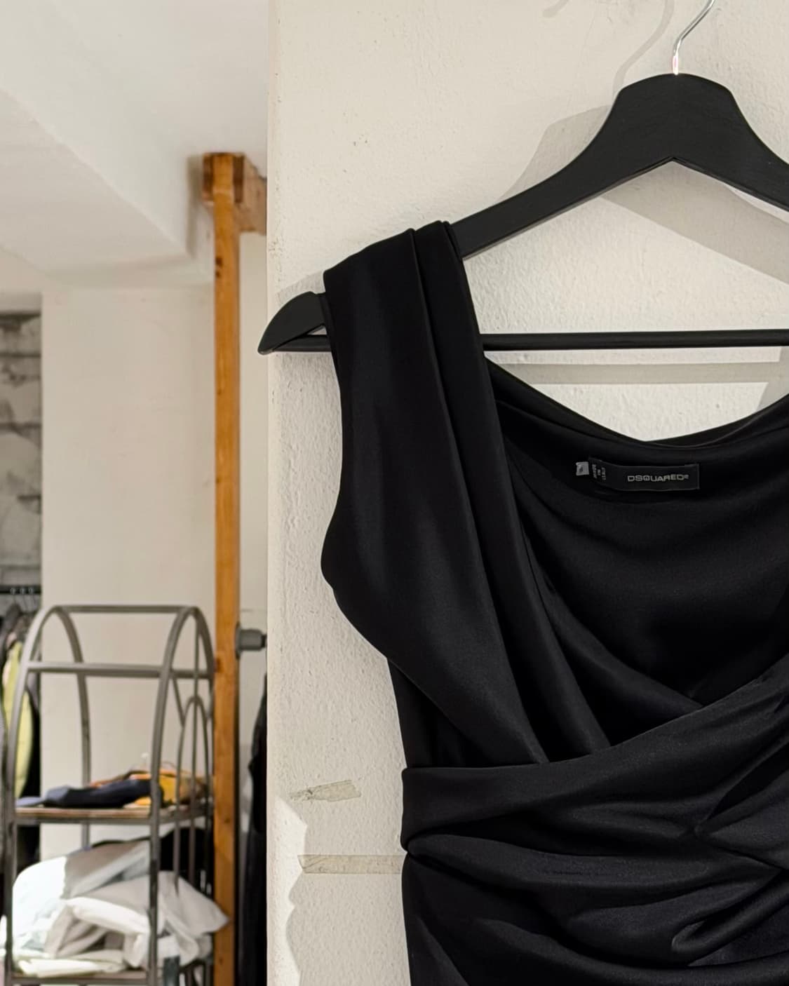 디스퀘어드2 블랙 비스코스 드레이프 드레스 상품이미지2