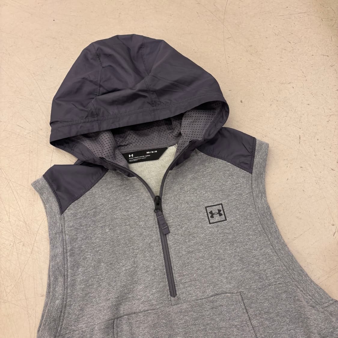 언더아머 반집업 후드 조끼 상품이미지2