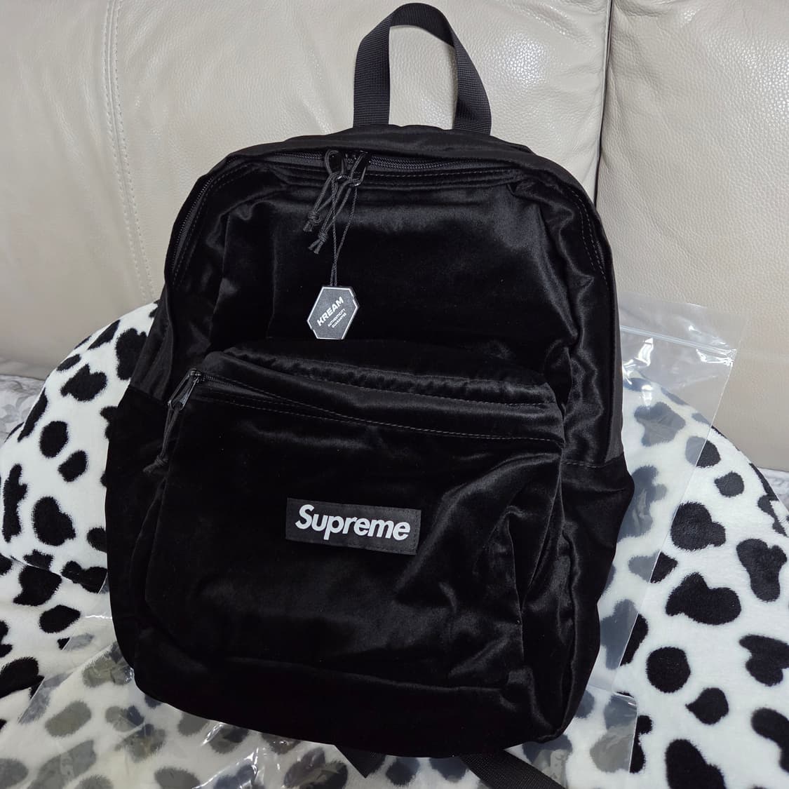 슈프림 벨벳 블랙 백팩 25F/W 상품이미지4