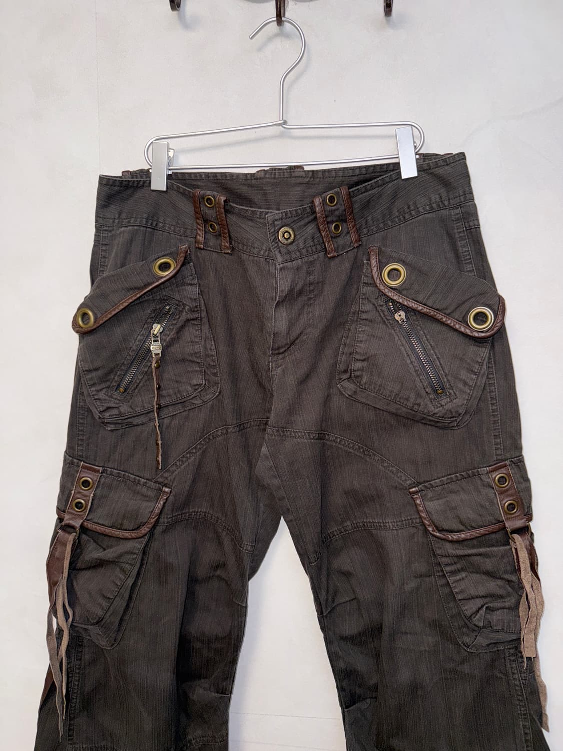 Dark brown eyelet multi pocket 카고팬츠 상품이미지2