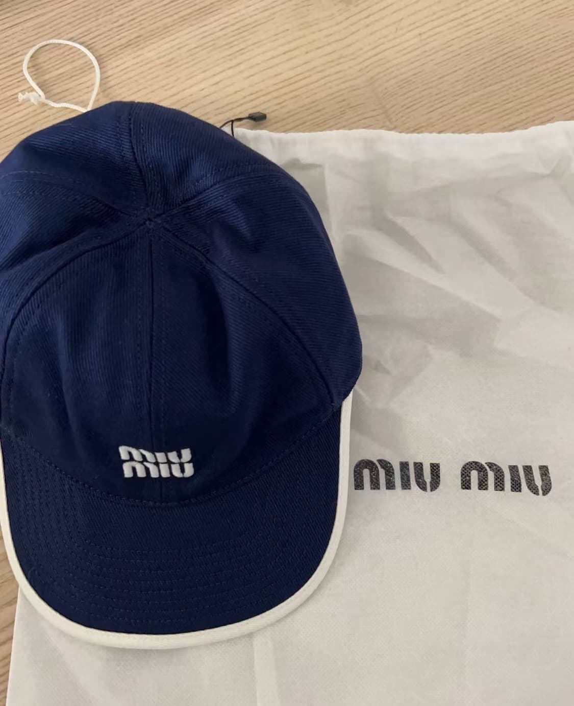 MIUMIU 자수 로고 야구모자 / 남녀 공용 / 네이비 상품이미지2