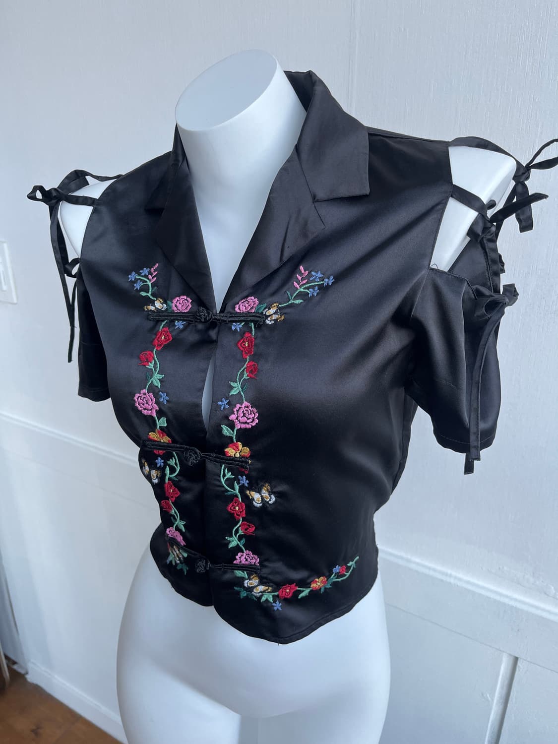 자수 오프숄더 치파오 블라우스 상품이미지3