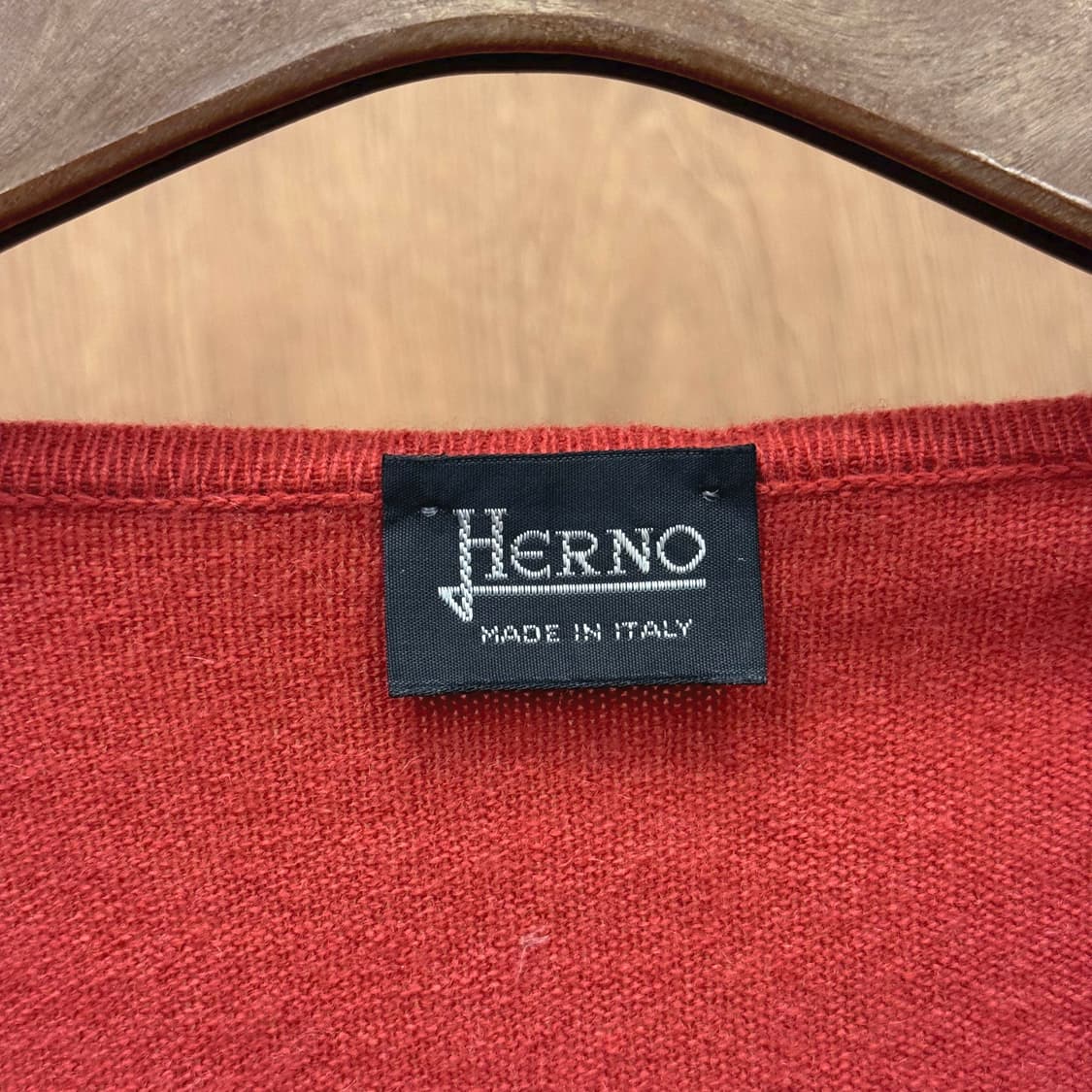 에르노 브이넥 긴팔 니트 가디건 미니 버튼 디테일 슬림핏 레드 상품이미지7