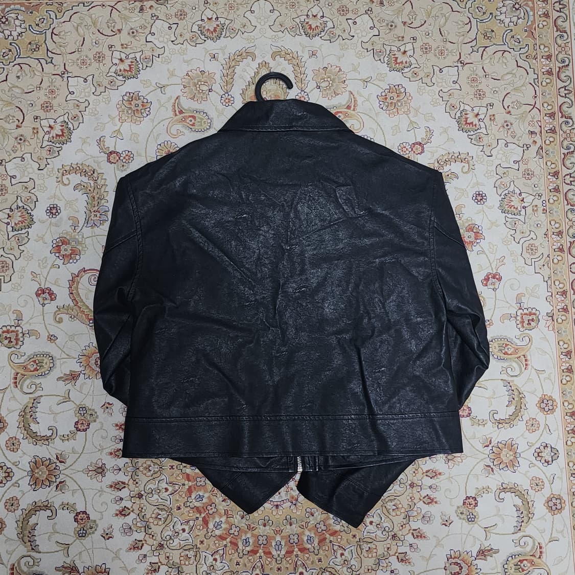 MNLB 오버핏 크롭 비건 레더 자켓
프리 상품이미지2