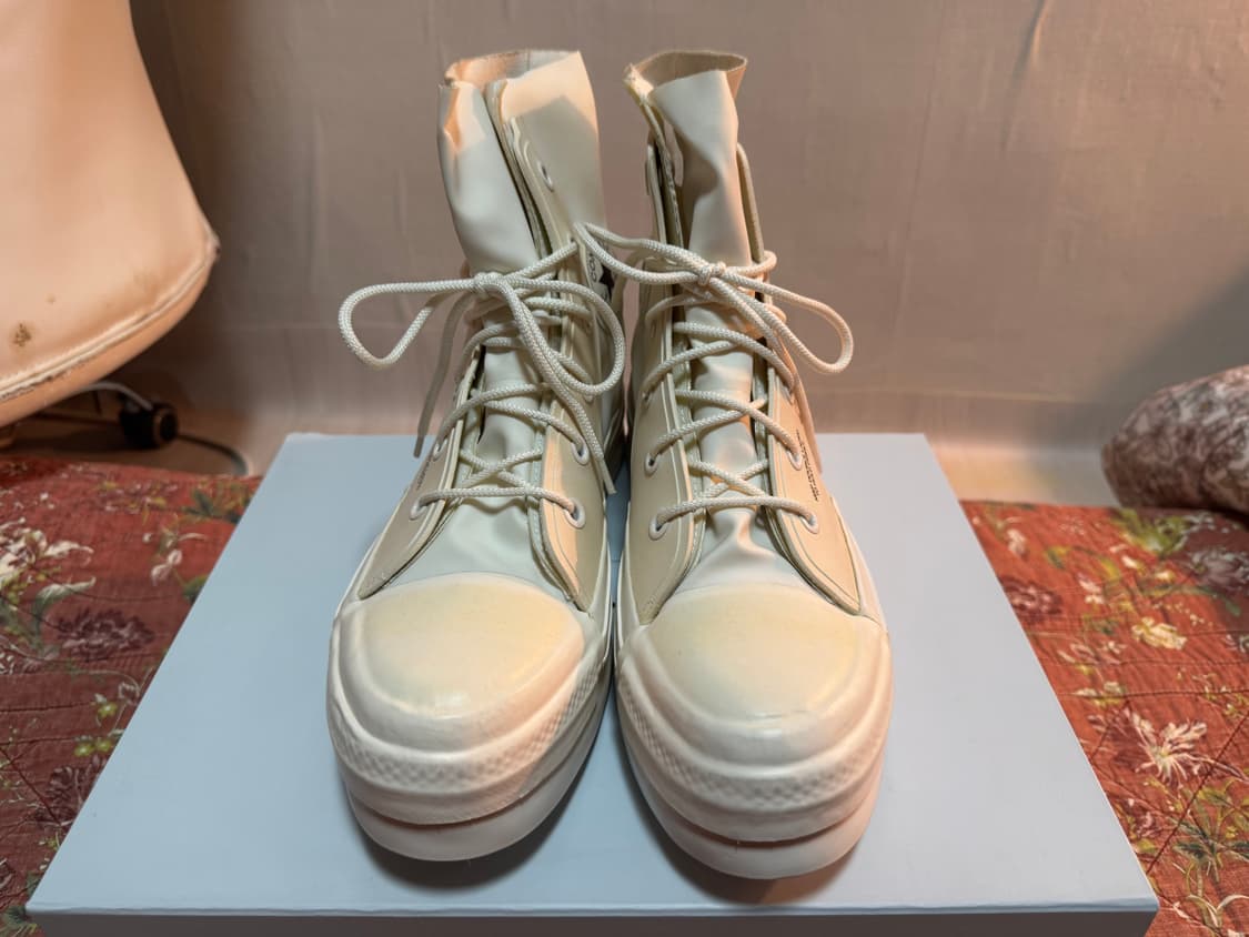 컨버스 앰부쉬 하이 화이트 300사이즈 판매합니다! 상품이미지1