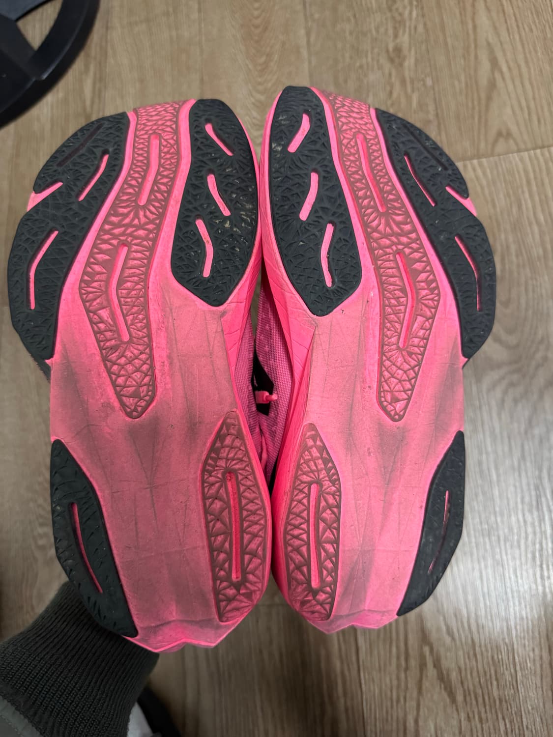 뉴발란스 레벨v4 270사이즈 판매합니다 (발볼 D) 상품이미지5