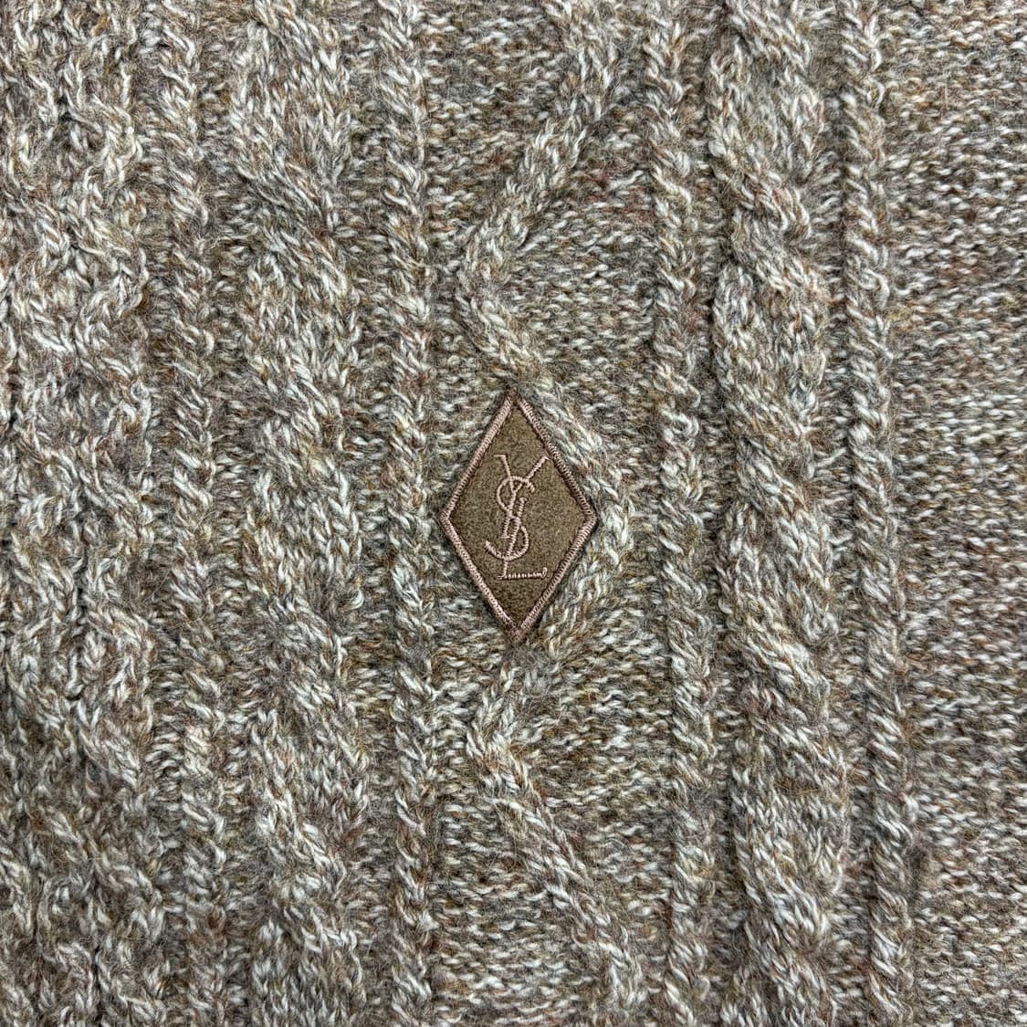 입생로랑 YSL 패치 로고 케이블 니트 95 m 상품이미지2