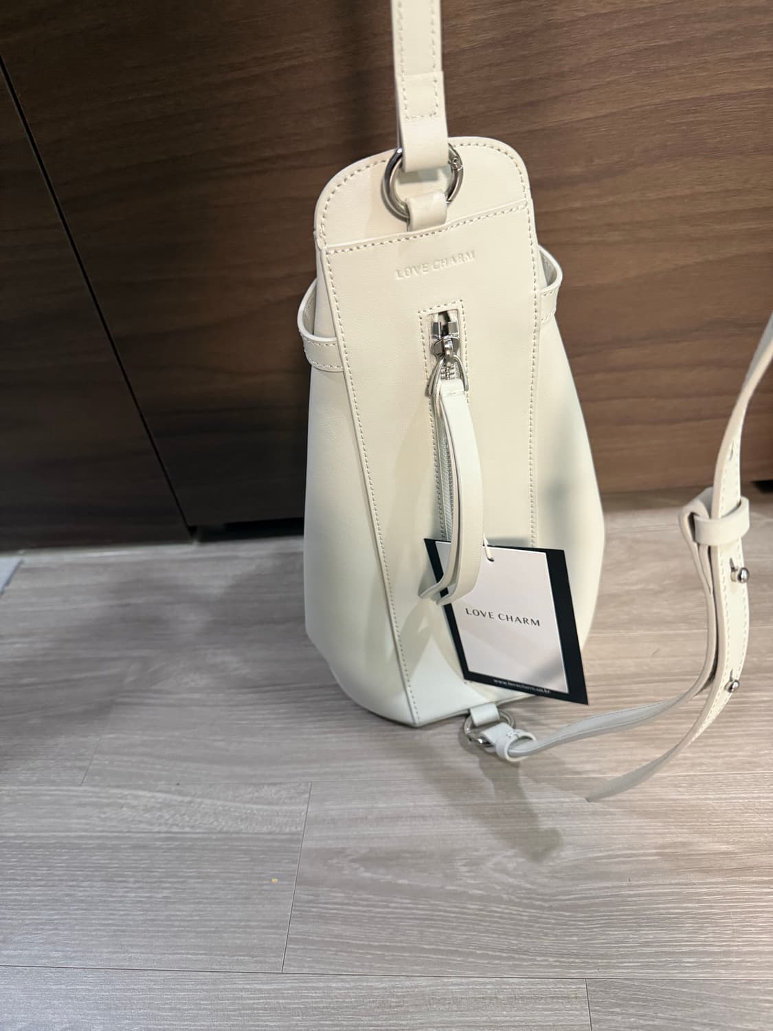 러브참 슬링백 소가죽버전 새상품  상품이미지3